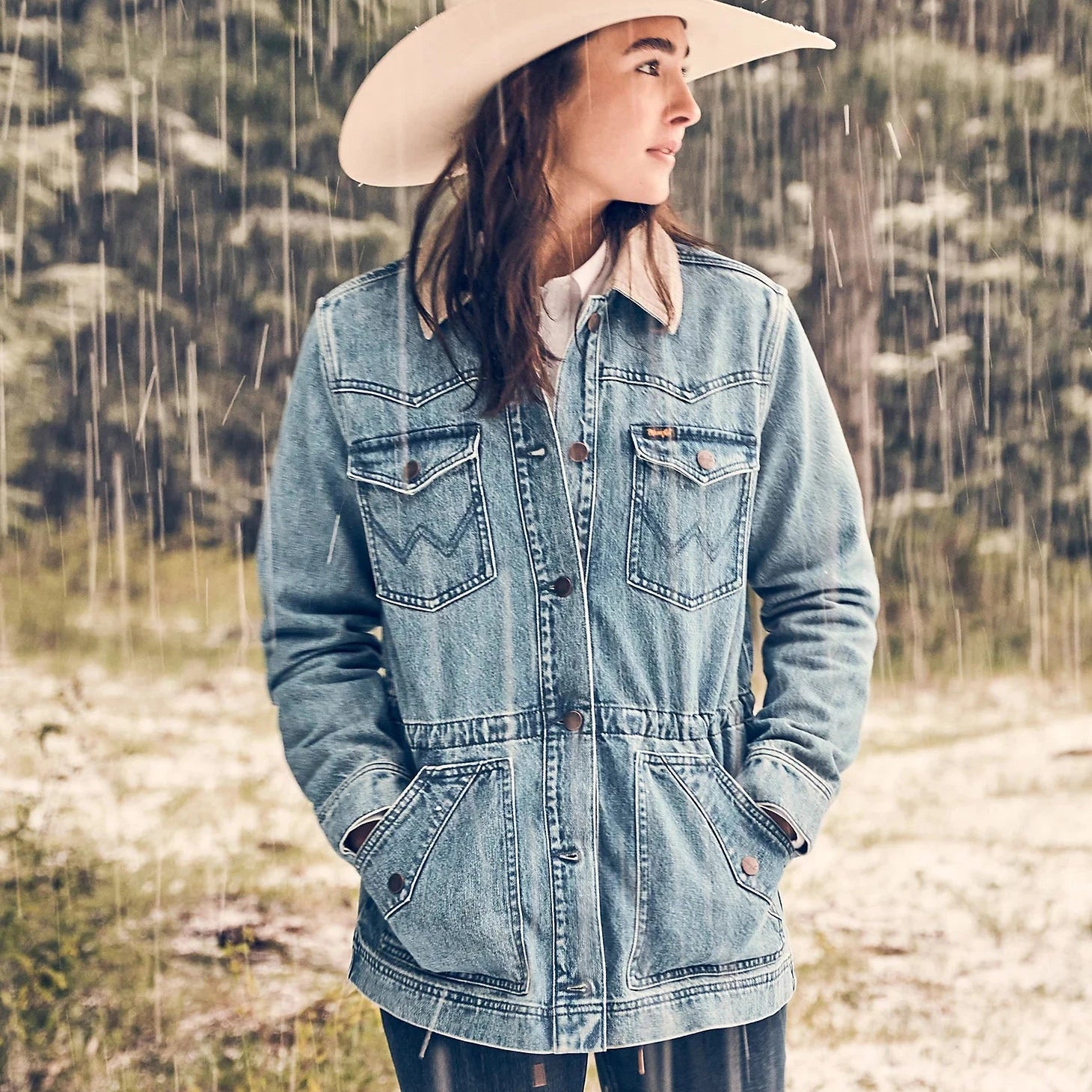 Wrangler Retro Women's Unlined Canvas Collar Denim Barn Jacket in Medium Wash Elegant Women's Wrangler Retro Women's Unlined Canvas Collar Denim Barn Jacket in Medium Wash Elegant Women's