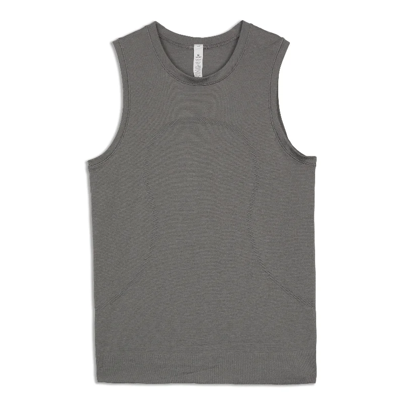 Swiftly Breathe Muscle Tank Top - Resale Geometric