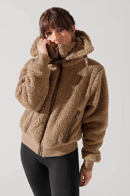 The Kinsley Bomber Jacket in Faux Sherpa - Teddy Bear Brown Practical Women's Quick - dry